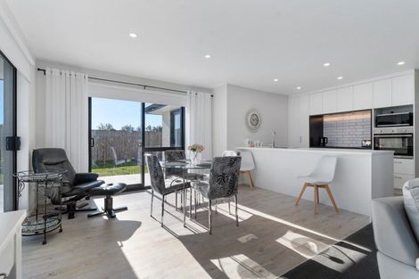 Photo of property in 6 Georgina Beyer Way, Carterton, 5713