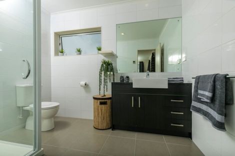 Photo of property in 84 Kittiwake Drive, Schnapper Rock, Auckland, 0632
