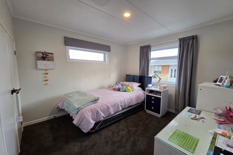 Photo of property in 11 Truby King Street, Merrilands, New Plymouth, 4312