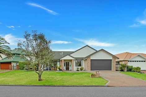 Photo of property in 32 Connemara Court, West Harbour, Auckland, 0618
