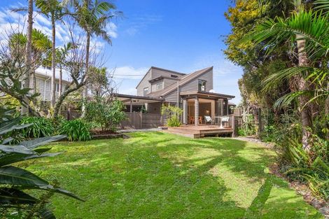 Photo of property in 33 Woodlands Crescent, Browns Bay, Auckland, 0630