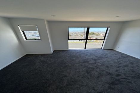 Photo of property in 4d Hepburn Road, Glendene, Auckland, 0602