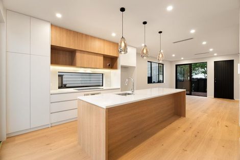 Photo of property in 8b Catalina Crescent, Forrest Hill, Auckland, 0620