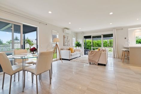 Photo of property in 32 Bayvista Drive, Karaka, Papakura, 2113