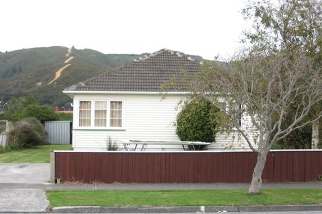 Photo of property in 38 Hewer Crescent, Naenae, Lower Hutt, 5011