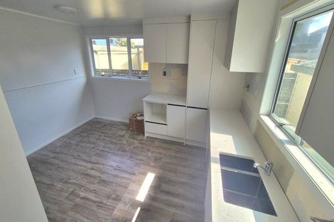 Photo of property in 20 Farnborough Crescent, Mangere, Auckland, 2022