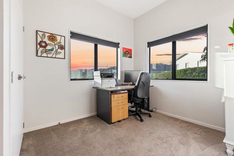 Photo of property in 2 Tarara Lane, Kumeu, 0810