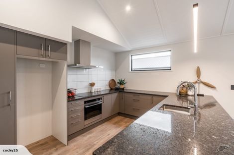 Photo of property in 40 Mount Creighton Crescent, Wanaka, 9305