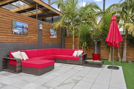 Photo of property in 21 Scotstoun Place, Glen Eden, Auckland, 0602