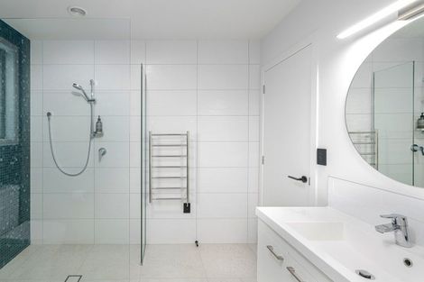 Photo of property in 15 Lady Jocelyn Place, Whitianga, 3510