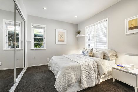 Photo of property in 2/81 Sylvan Avenue, Northcote, Auckland, 0627