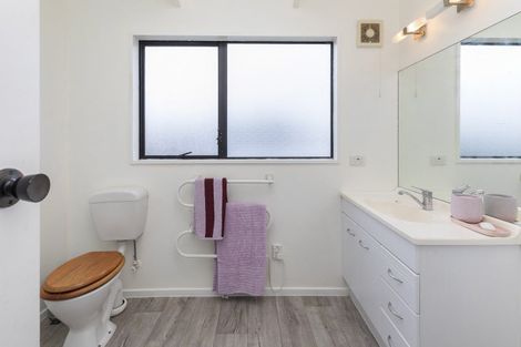Photo of property in 64 Effingham Street, North New Brighton, Christchurch, 8083