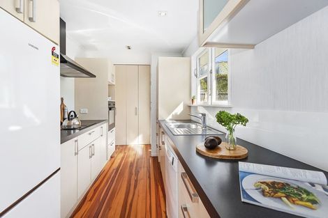 Photo of property in 6 Salford Street, Newlands, Wellington, 6037