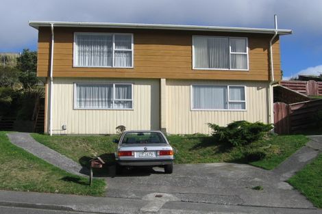 Photo of property in 34a Colchester Crescent, Newlands, Wellington, 6037