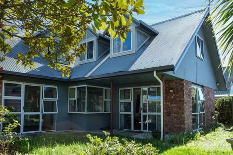 Photo of property in 72 Avonhead Road, Avonhead, Christchurch, 8042