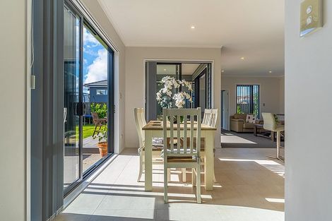 Photo of property in 2 Taikura Avenue, Red Beach, 0932