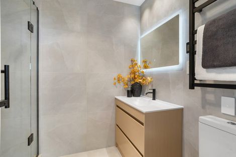 Photo of property in 21a Pipitea Place, Massey, Auckland, 0614