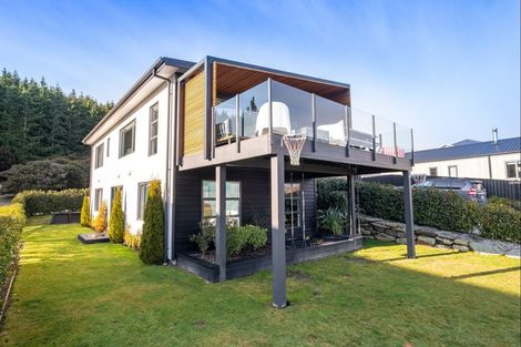 Photo of property in 8 Edgewood Place, Wanaka, 9305