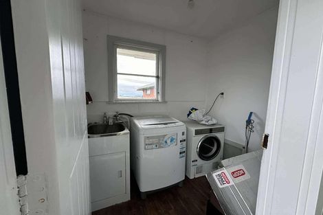 Photo of property in 52 Ruskin Road, Newlands, Wellington, 6037