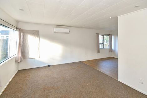 Photo of property in 2/17 Anglers Way, Wattle Downs, Auckland, 2102