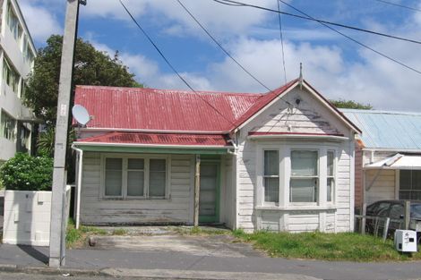 Photo of property in 34 Queen Street, Mount Victoria, Wellington, 6011