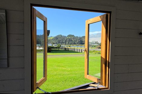 Photo of property in 1 Dawson Place, Cooks Beach, 3591