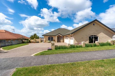 Photo of property in 82 Rototuna Road, Rototuna, Hamilton, 3210