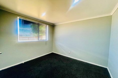 Photo of property in 20 Castlefinn Drive, Weymouth, Auckland, 2103