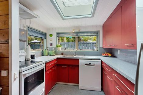 Photo of property in 31 Leinster Avenue, Raumati South, Paraparaumu, 5032