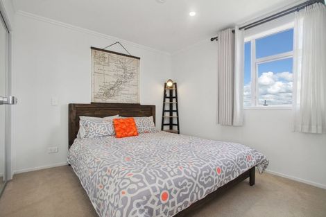 Photo of property in 27 Marine Parade, Hobsonville, Auckland, 0616