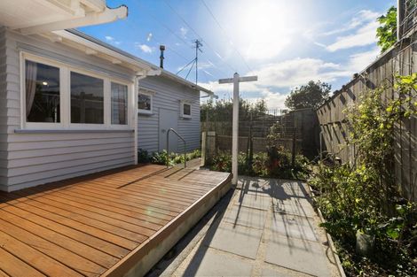 Photo of property in 297 The Parade, Island Bay, Wellington, 6023