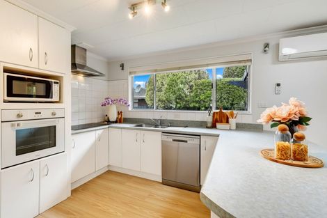 Photo of property in 24 Oakmont Place, Wattle Downs, Auckland, 2103