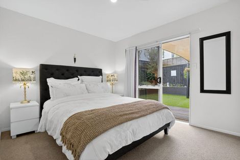 Photo of property in 2/74 Sunnynook Road, Sunnynook, Auckland, 0620