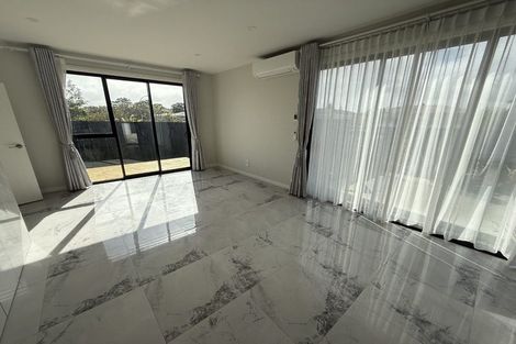 Photo of property in 2e Convair Crescent, Mangere, Auckland, 2022