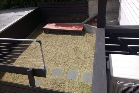 Photo of property in 5a Robert Street, Newlands, Wellington, 6037