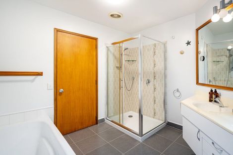 Photo of property in 15 Trelawny Place, Hillcrest, Auckland, 0627