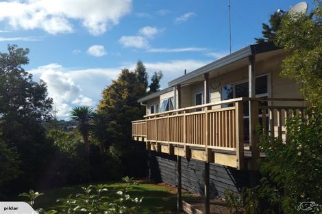 Photo of property in 8a Holiday Road, Stanmore Bay, Whangaparaoa, 0932