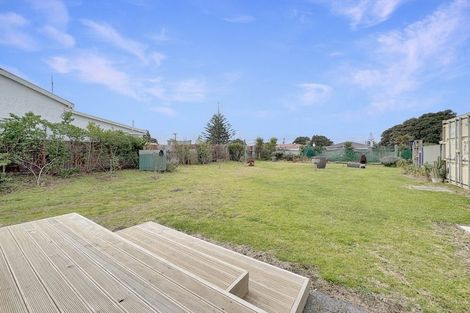 Photo of property in 14 Egmont Street, Castlecliff, Whanganui, 4501