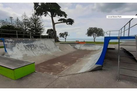 Photo of property in 2/37 Woodlands Crescent, Browns Bay, Auckland, 0630