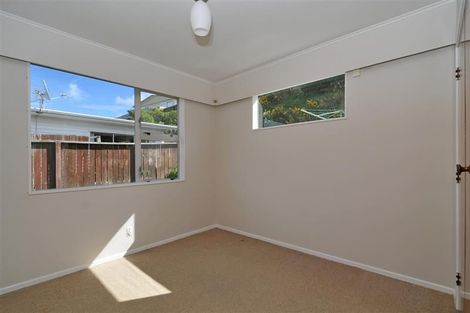 Photo of property in 25 Somes Crescent, Newlands, Wellington, 6037