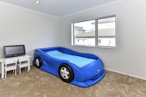 Photo of property in 13 Kereru Rise, Papakura, 2110