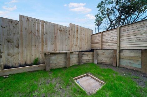 Photo of property in 8/1 Waters Place, New Lynn, Auckland, 0600