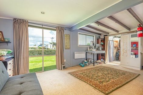 Photo of property in 25 Himatangi Street, Himatangi Beach, Foxton, 4891