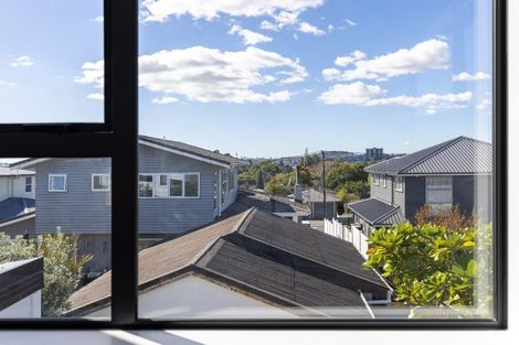 Photo of property in 6e Kaweka Street, New Lynn, Auckland, 0600