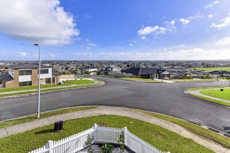 Photo of property in 13 Kereru Rise, Papakura, 2110