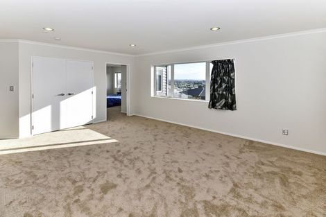 Photo of property in 13 Kereru Rise, Papakura, 2110