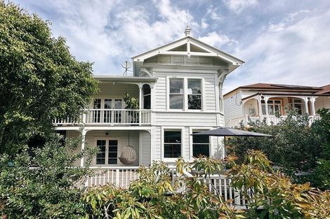 Photo of property in 9 May Avenue, Hospital Hill, Napier, 4110