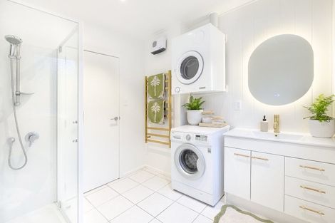 Photo of property in 2/19 Burnham Street, Seatoun, Wellington, 6022