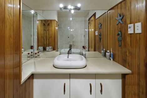 Photo of property in 16 Kauri Loop Road, Oratia, Auckland, 0604