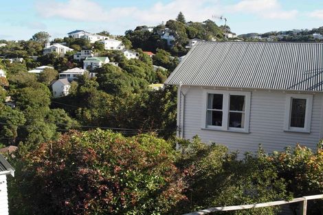 Photo of property in 24 Garden Road, Northland, Wellington, 6012